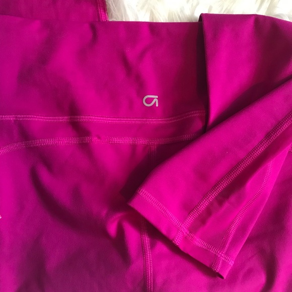 Gap blackout tech crop - Picture 3 of 3